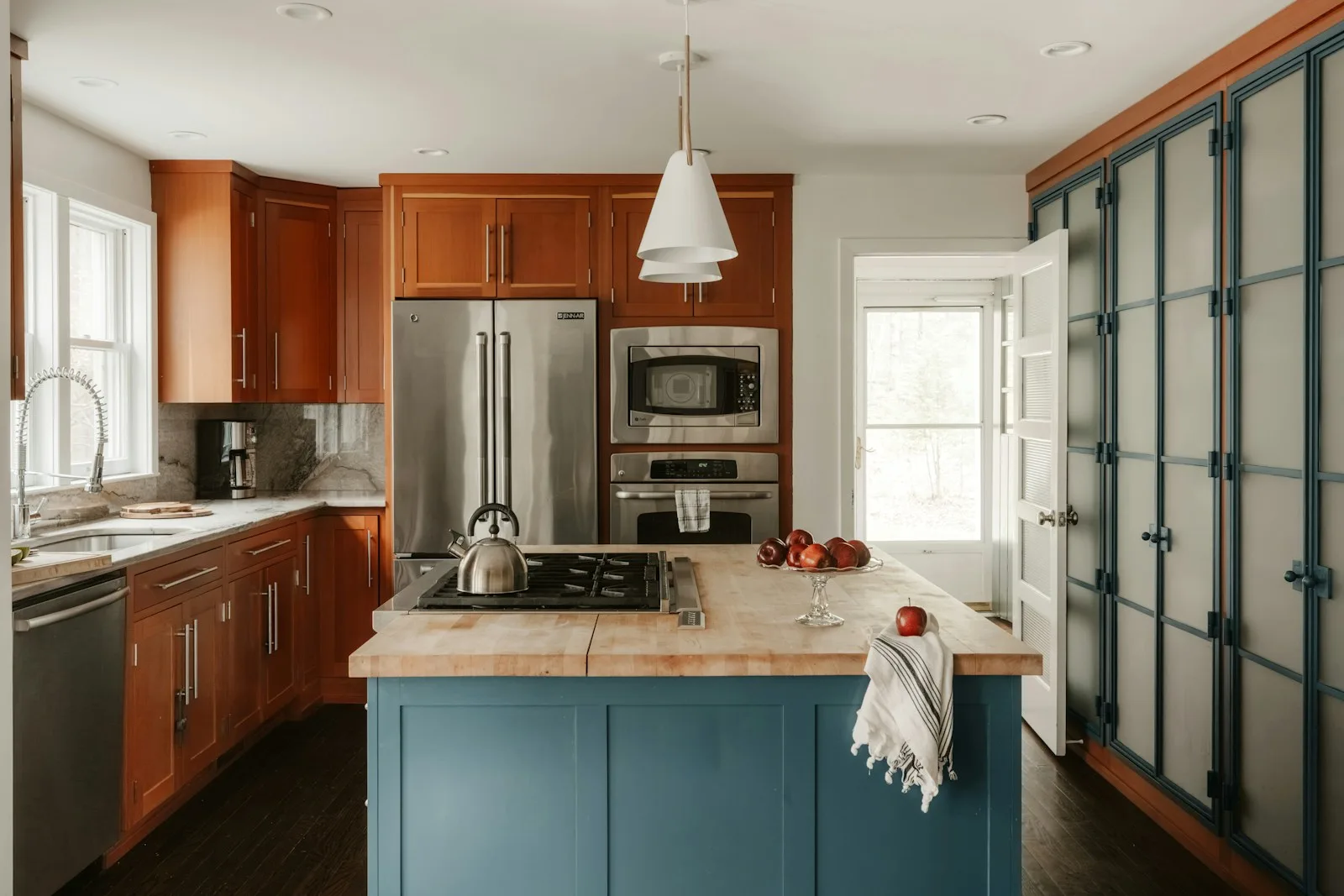 Bosch dishwasher interior with spray arms and filter