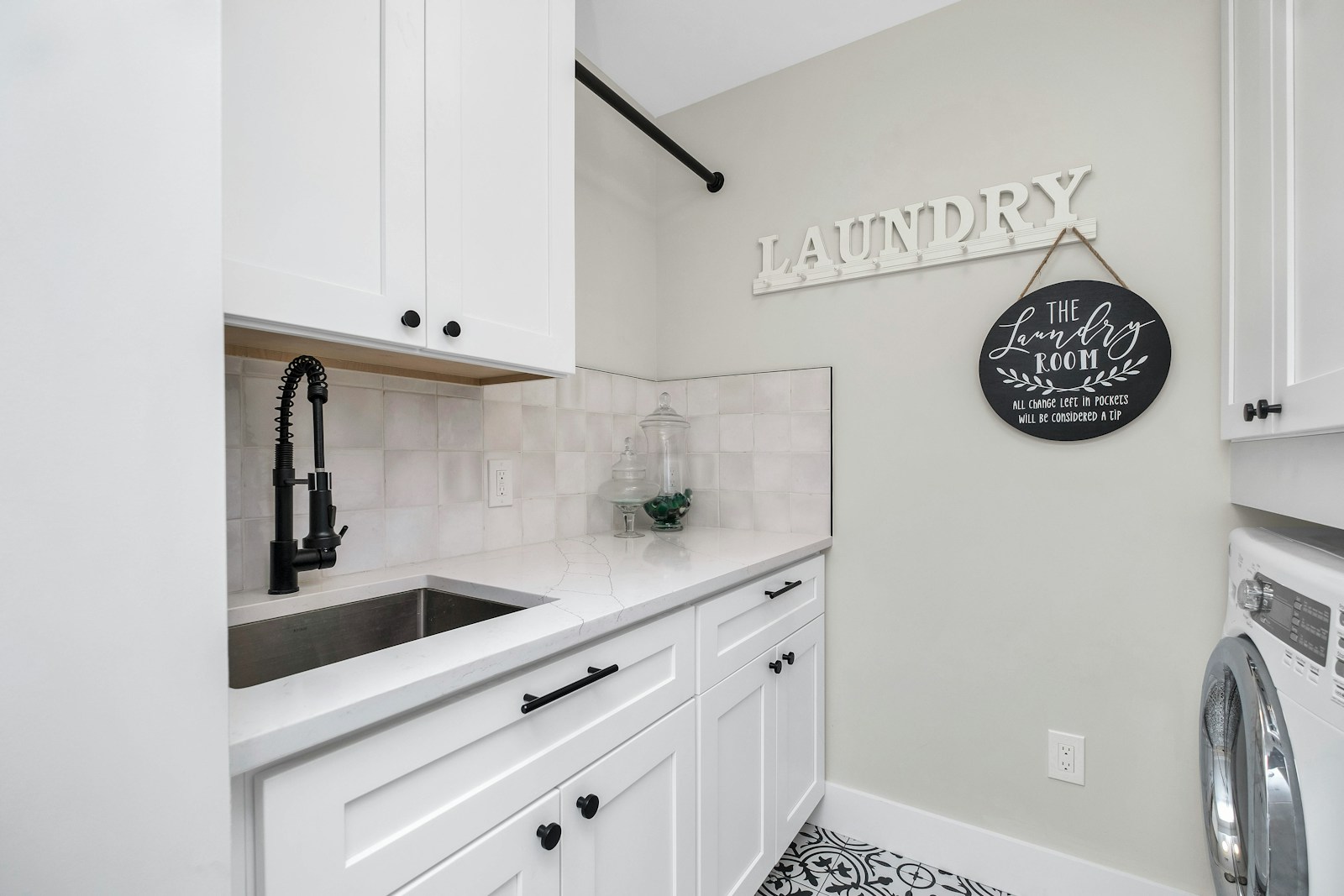Energy-efficient heat pump dryer with digital display