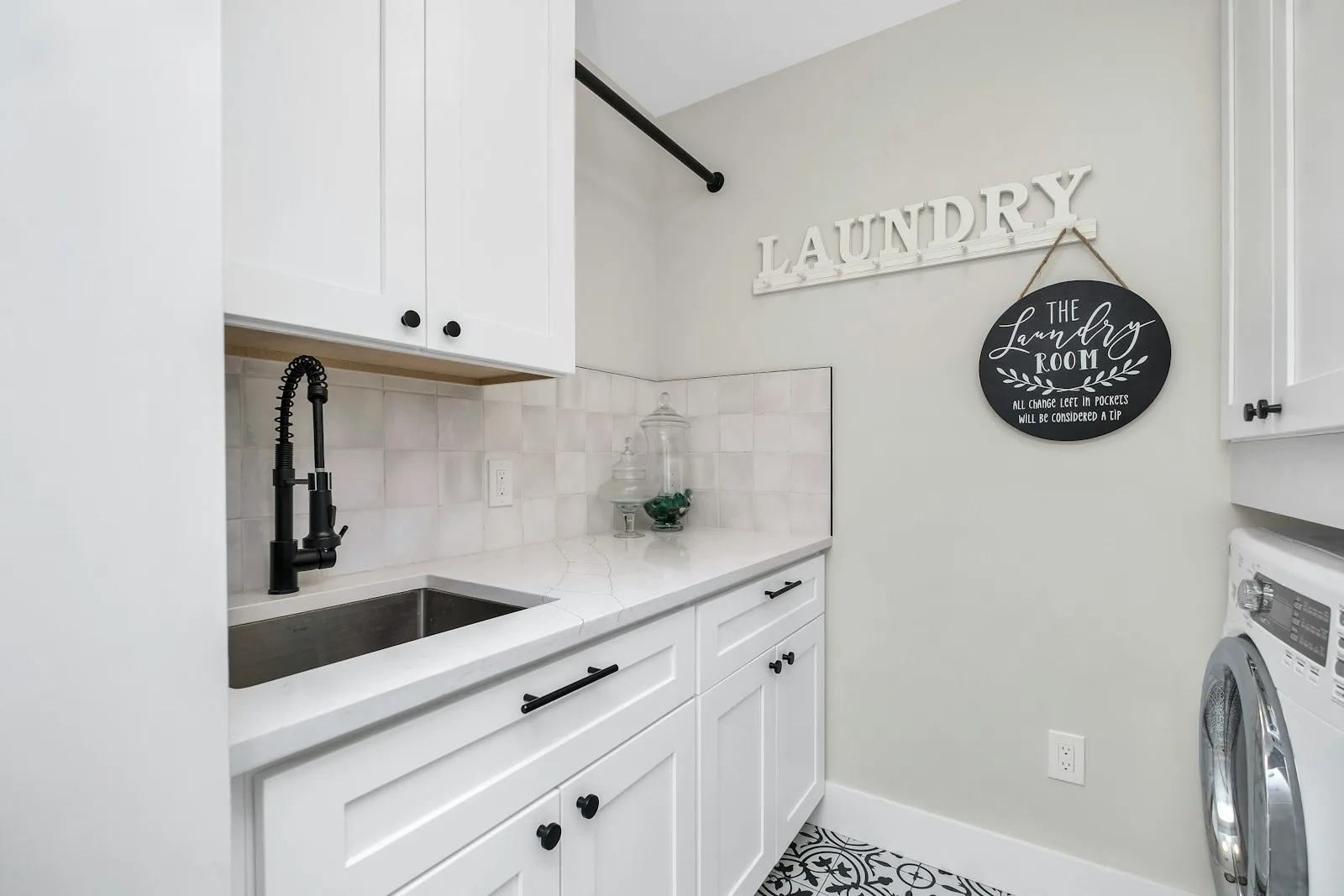 Energy-efficient heat pump dryer with digital display