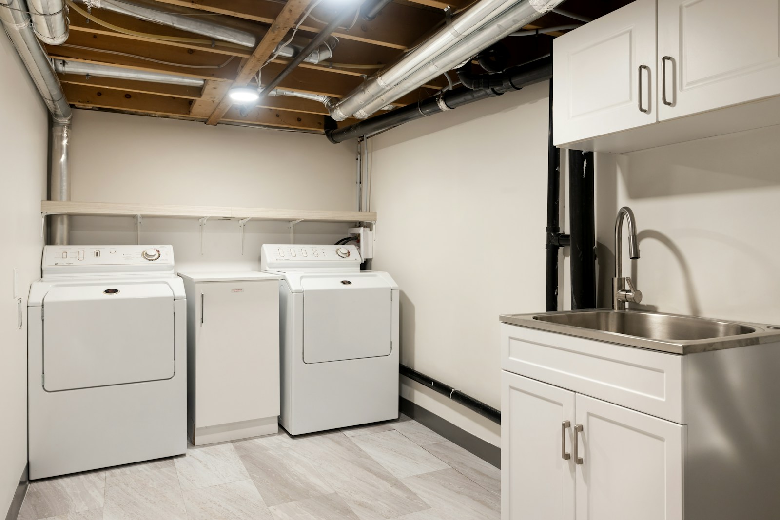 Modern Bosch dryer with wrinkle-free drying program