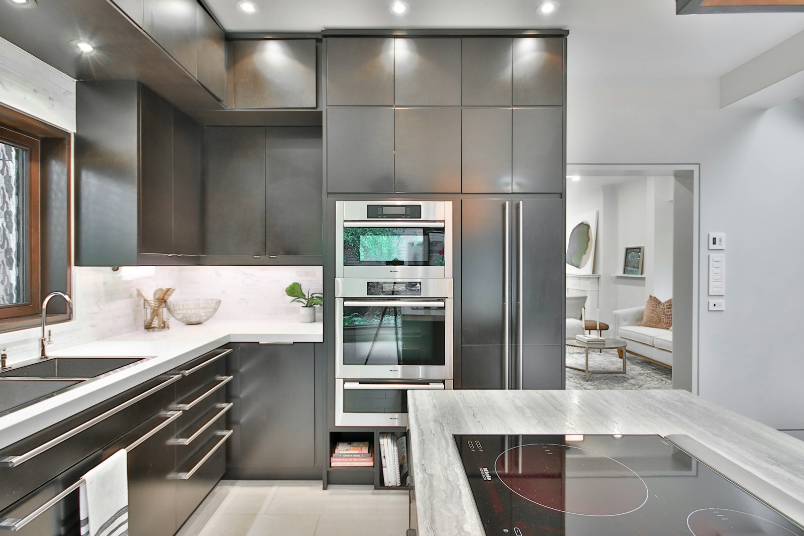 Bosch gas range with continuous grates in modern kitchen