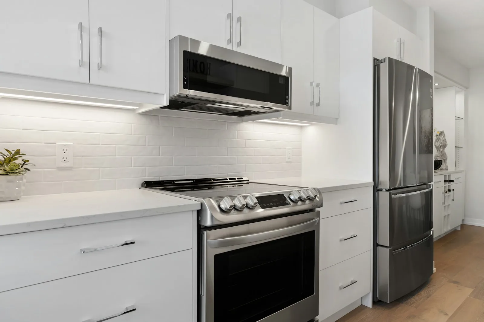 Built-in Bosch refrigerator with fresh food storage