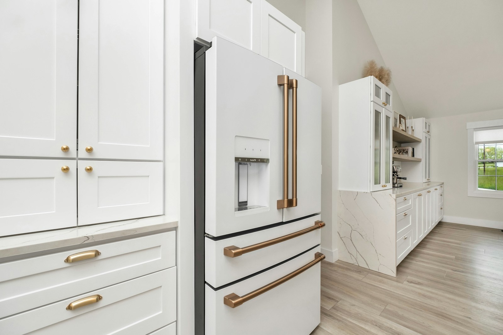 Professional refrigerator repair and maintenance service