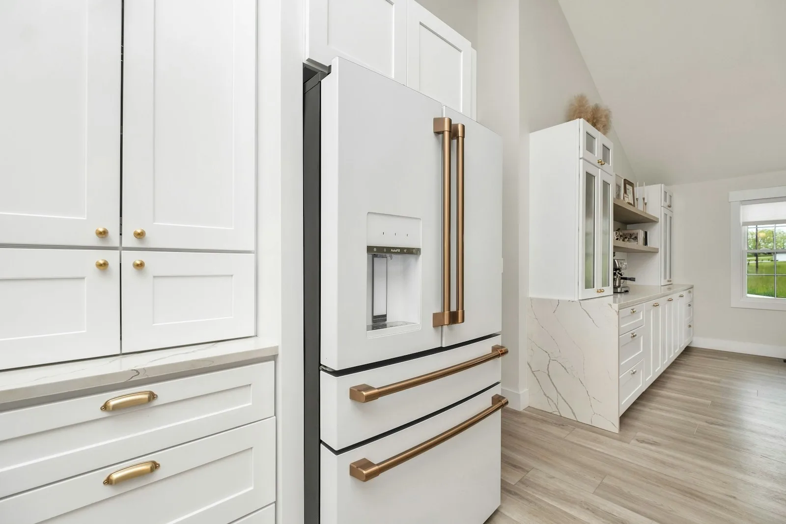 Professional refrigerator repair and maintenance service