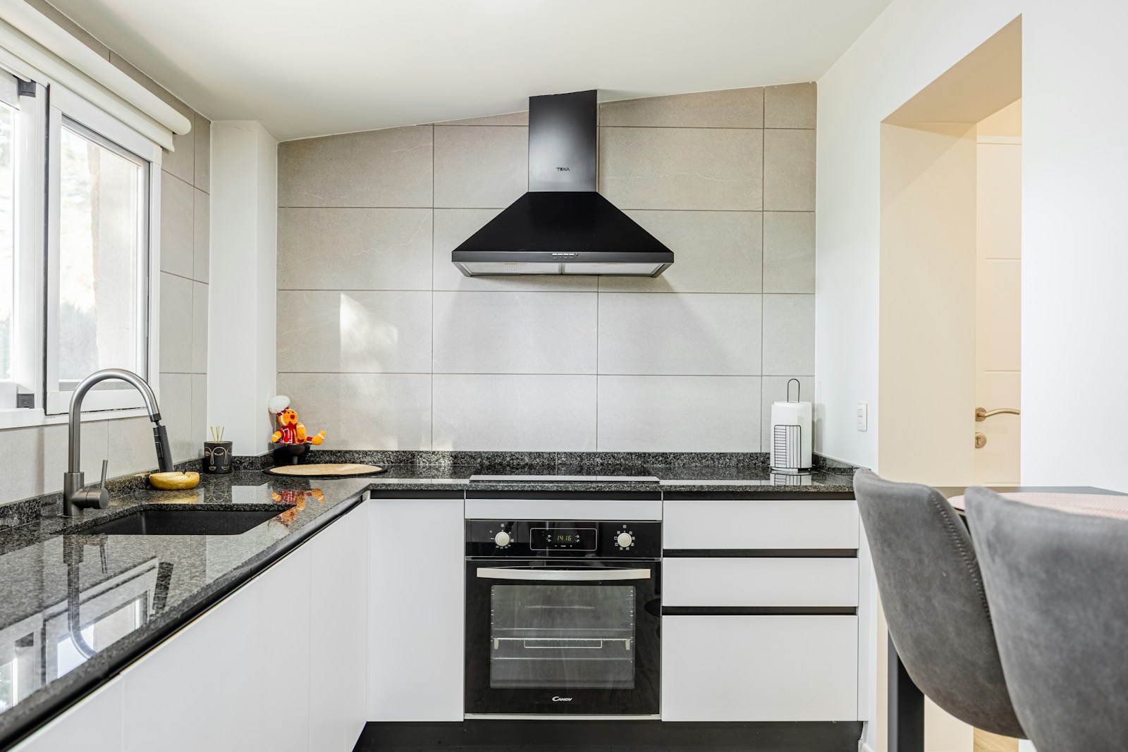Under-cabinet range hood with stainless steel finish